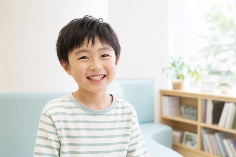 自然な笑顔の子どものイメージ